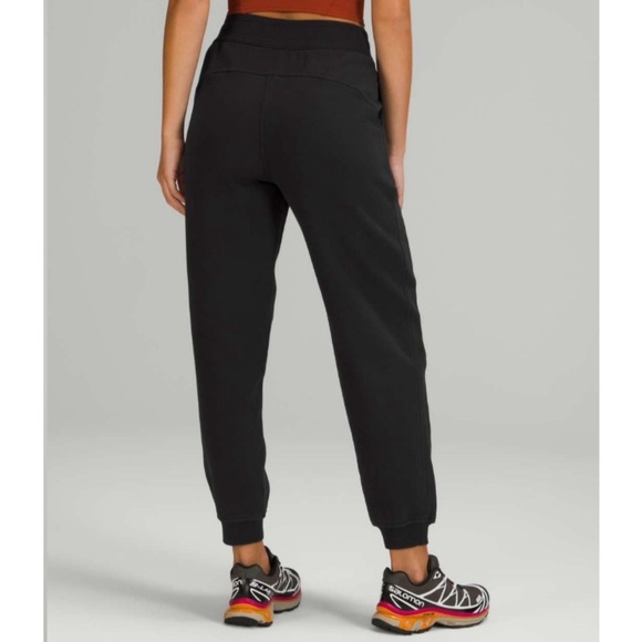 Lululemon Scuba Hogger Pants High Rise Relaxed Black Size 12 NWT - Picture 2 of 10